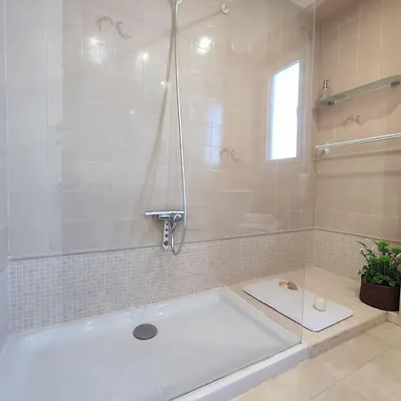 Gran Apartamento, Aire Acondicionado, Piscina Y Parking Gratuito Apartment